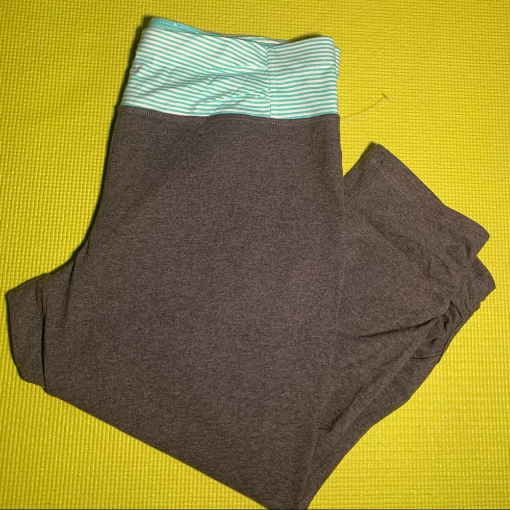 2 Made for life Capri Leggings PL NWOT - Picture 6 of 9
